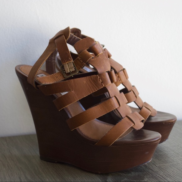 Steve Madden Shoes - Steve Madden Tan Wedge